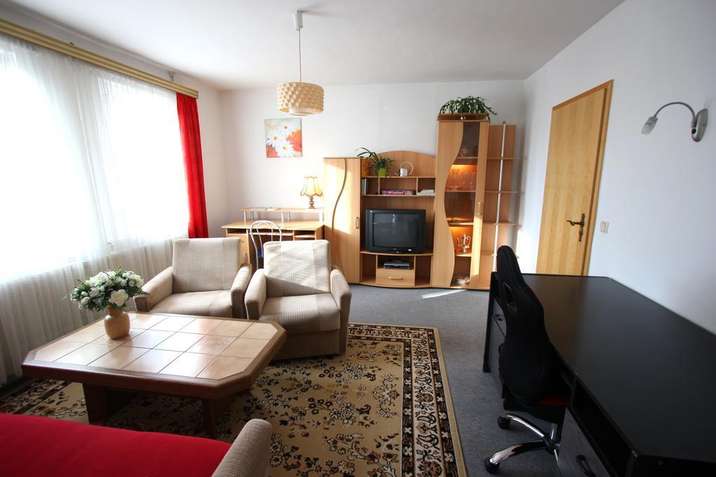 Karin'S Behagliche Ferienwohnung Benshausen Extérieur photo